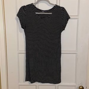 Black and white t shirt